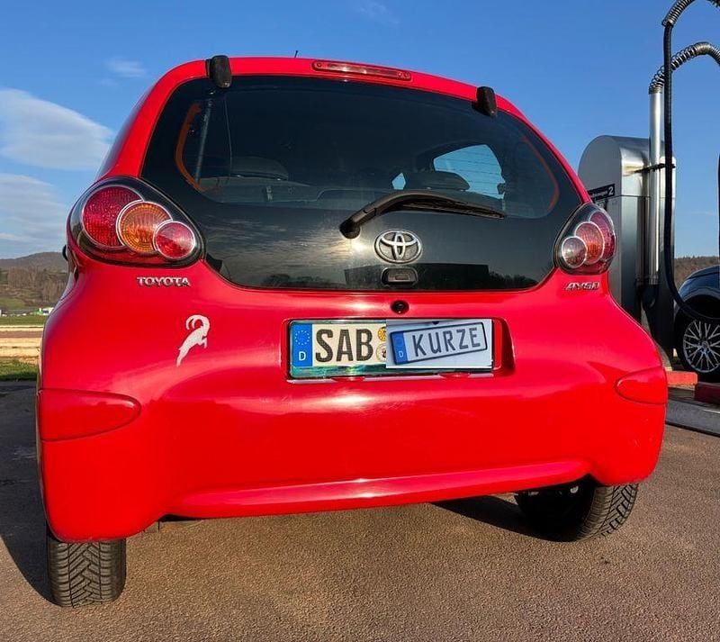 Gebraucht Toyota Aygo 68 PS (50 kW) 2010 Rot Kleinwagen