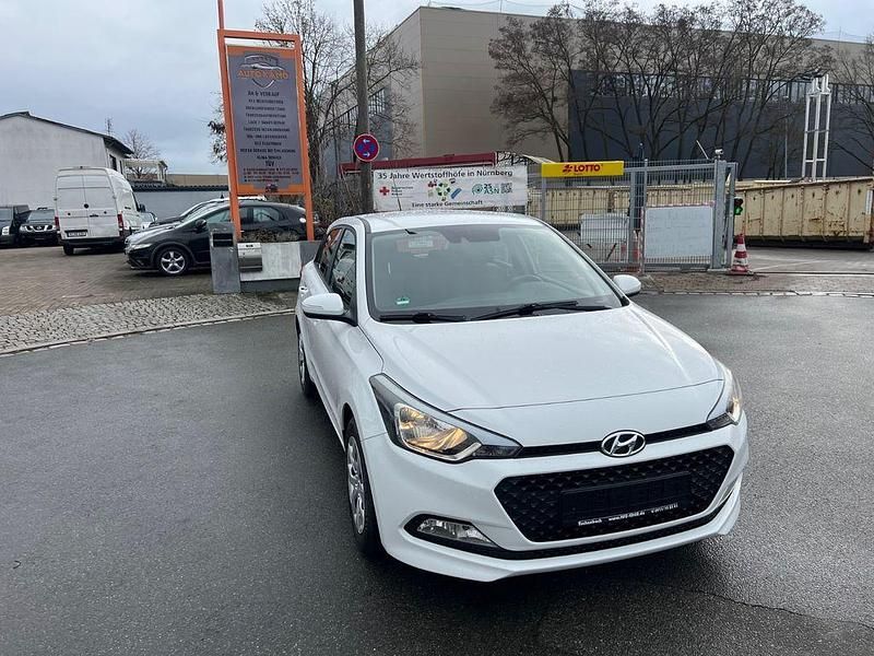 Gebraucht Hyundai i20 84 PS (61 kW) 2017 Weiß Limousine