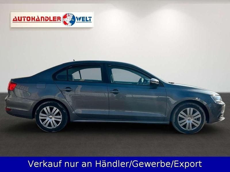 Gebraucht VW Jetta 105 PS (77 kW) 2013 Grau Limousine