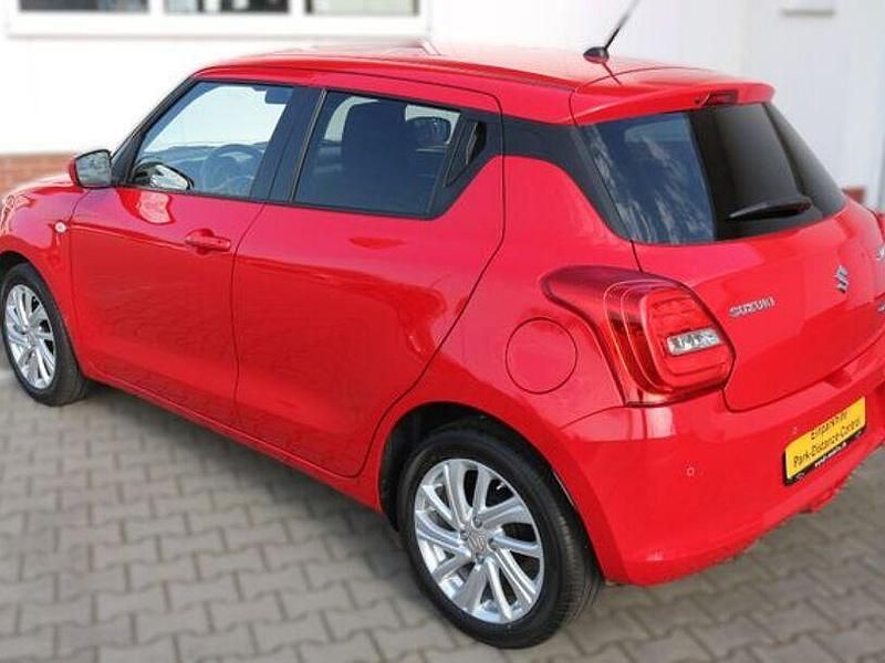 Gebraucht Suzuki Swift Comfort 83 PS (61 kW) 2022 Rot Kleinwagen