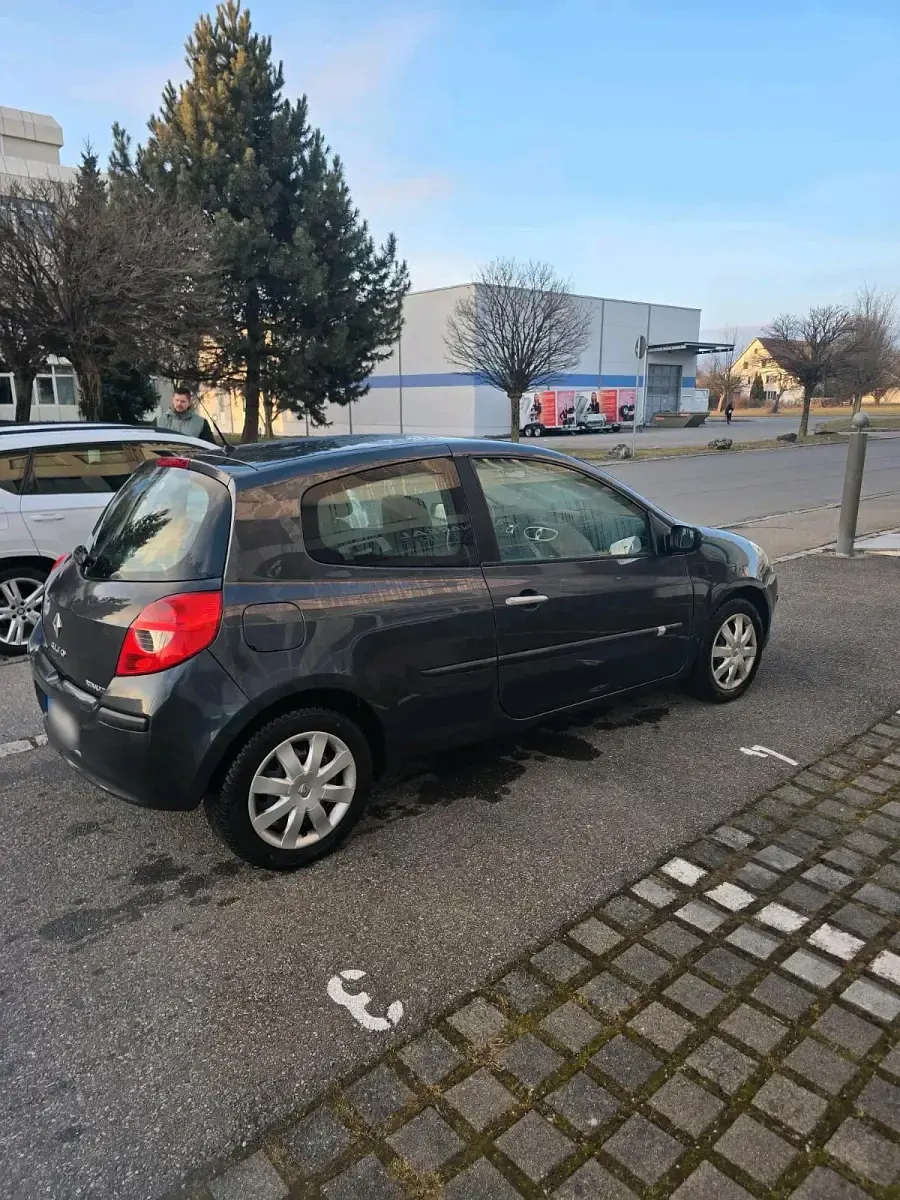 Gebraucht Renault Clio 88 PS (64 kW) 2006 Grau Kleinwagen