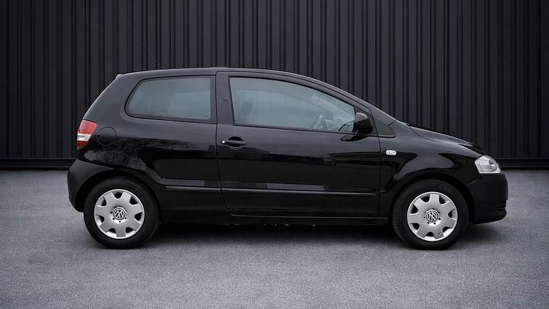 Second-hand VW Fox 60 CP (44 kW) 2011 Negru Hatchback