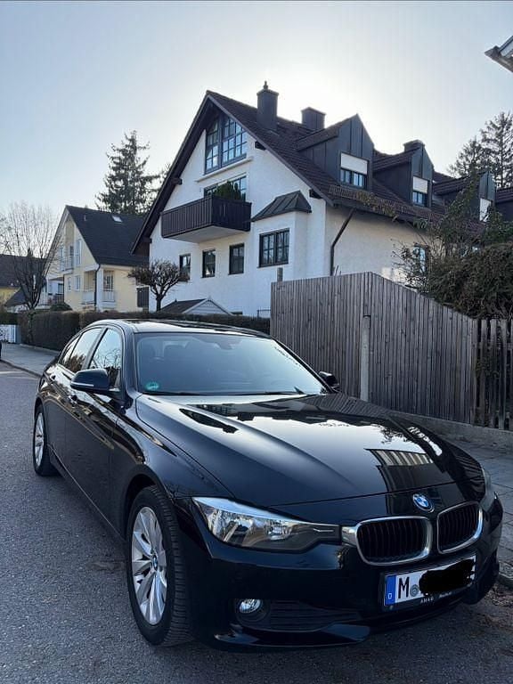 Gebraucht BMW 318 143 PS (105 kW) 2013 Schwarz Limousine