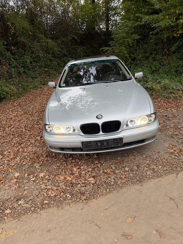 Silber Gebraucht 1999 BMW 528 Limousine | 3.200 € (Guter Preis) - Bild 1/4