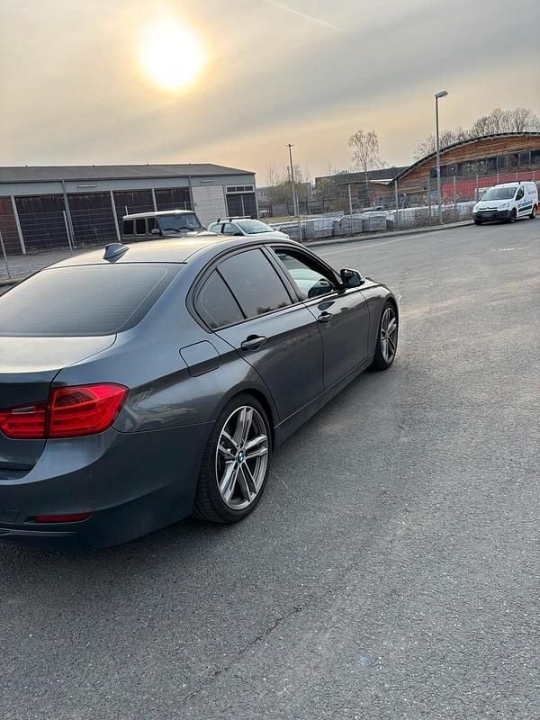 Gebraucht BMW 330 258 PS (189 kW) 2013 Grau Limousine