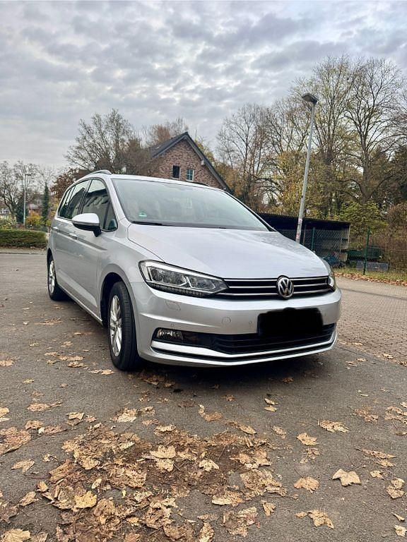 Silber Gebraucht 2019 VW Touran Comfortline Van / Kleinbus | 16.500 € (Guter Preis) - Bild 1/4