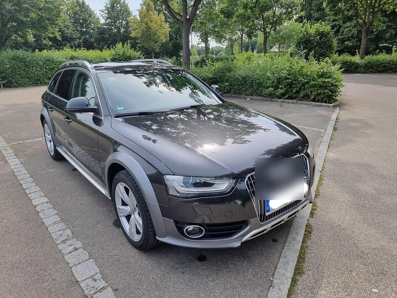 Grau Gebraucht 2012 Audi A4 Allroad Kombi | 14.444 € (Fairer Preis) - Bild 1/4