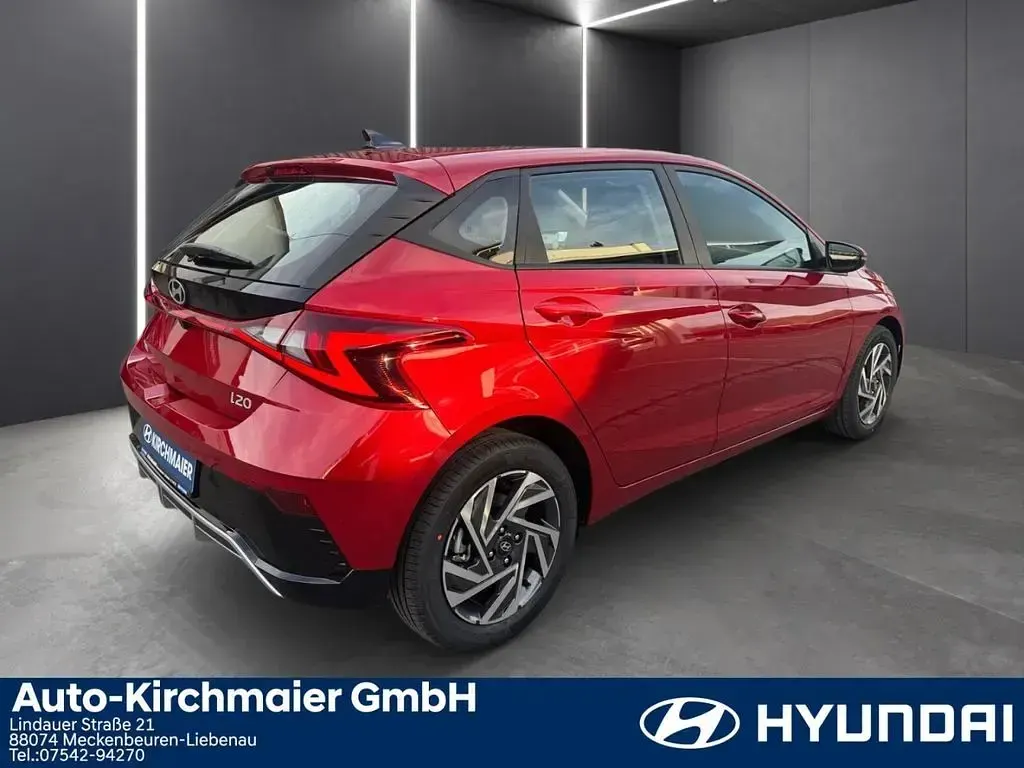 Neu Hyundai i20 Blackline 90 PS (66 kW) 2026 Rot Kleinwagen