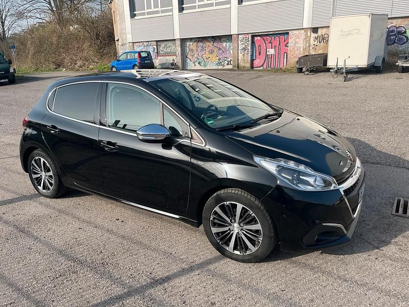 Gebraucht Peugeot 208 110 PS (80 kW) 2016 Schwarz Kleinwagen