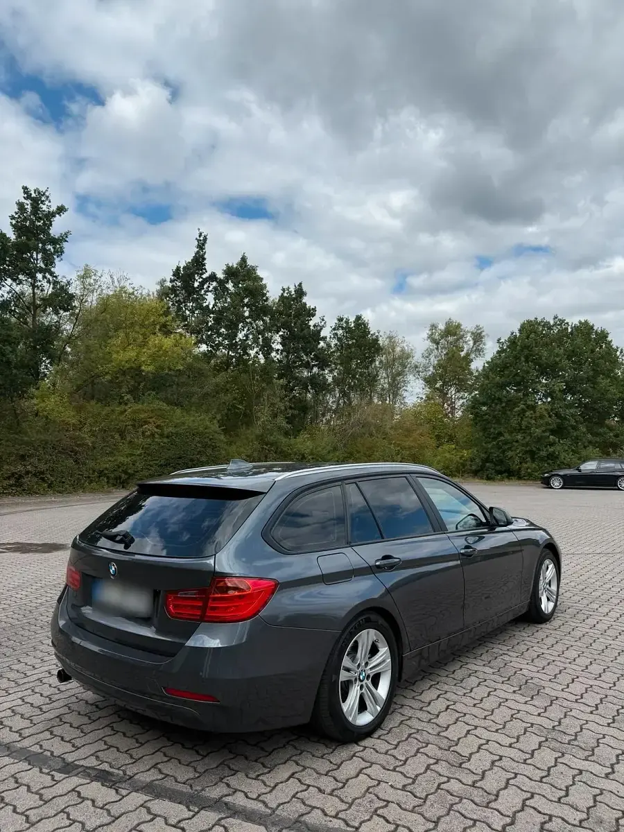 Gebraucht BMW 320 184 PS (135 kW) 2012 Grau Kombi