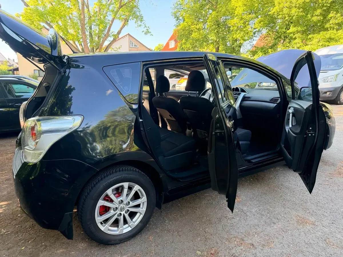 Gebraucht Toyota Verso Edition 147 PS (108 kW) 2011 Schwarz Van / Kleinbus