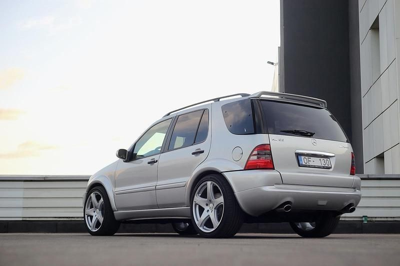 Grau Gebraucht 2002 Mercedes ML55 AMG AMG SUV | 14.900 € - Bild 1/4