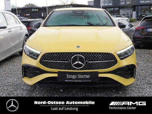 Gelb Gebraucht 2023 Mercedes A180 AMG Kleinwagen | 31.690 € (Fairer Preis) - Bild 1/4