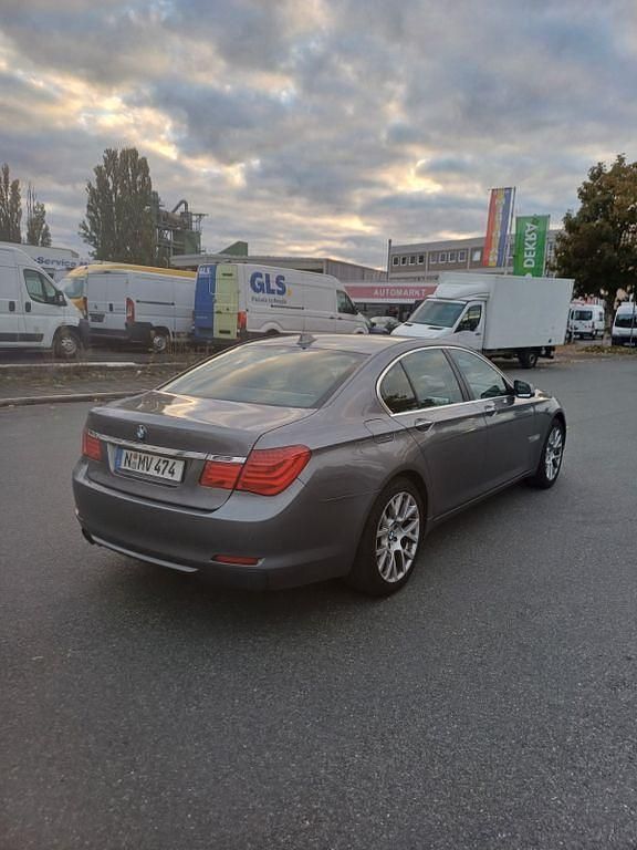 Gebraucht BMW 730 245 PS (180 kW) 2010 Grau Limousine