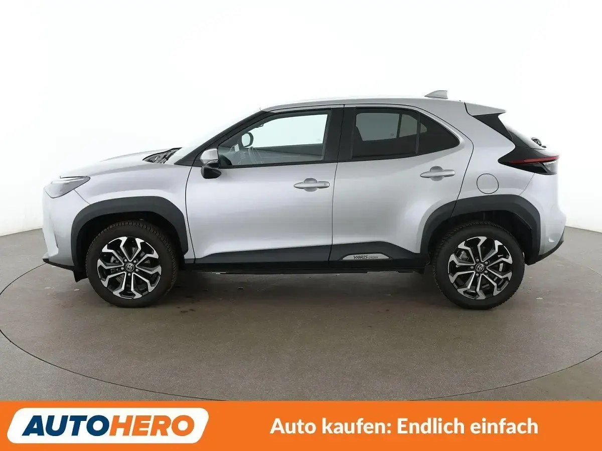 Gebraucht Toyota Yaris Cross Team 116 PS (85 kW) 2023 Silber SUV
