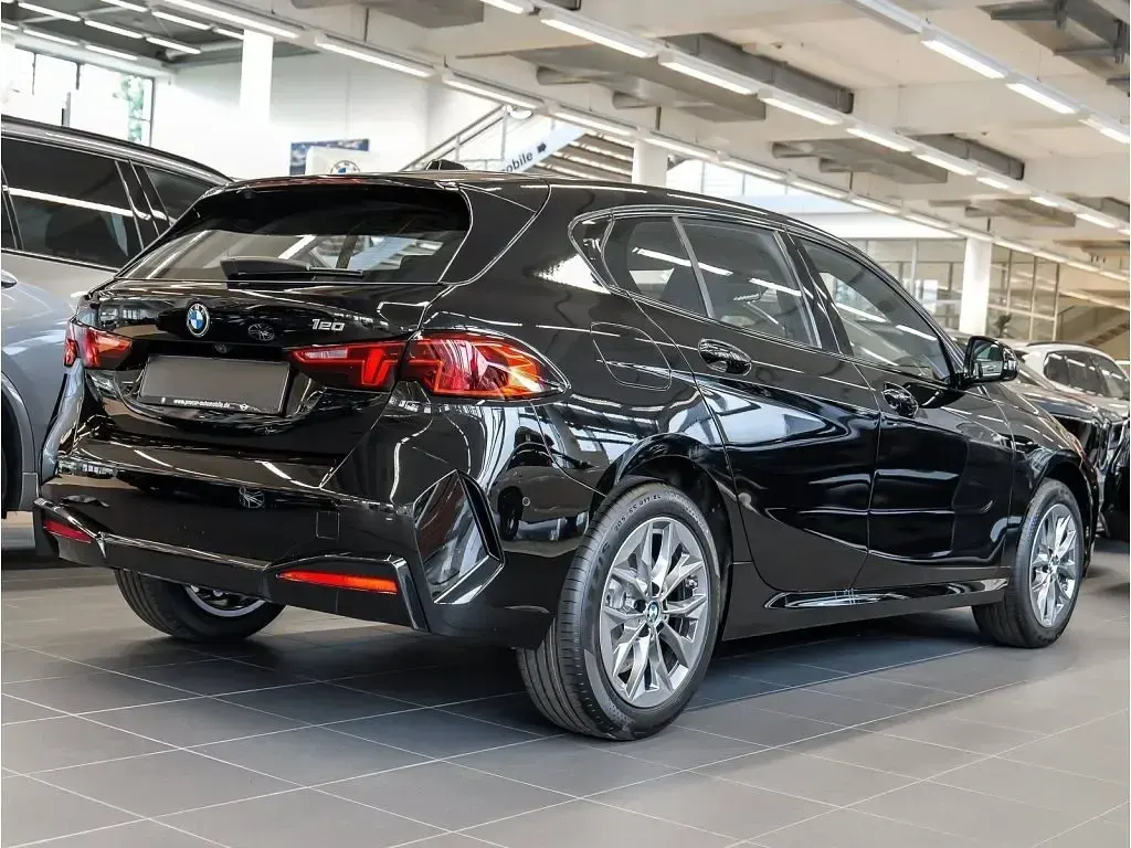 Nowe BMW 120 170 KM (125 kW) 2026 Czarny Hatchback