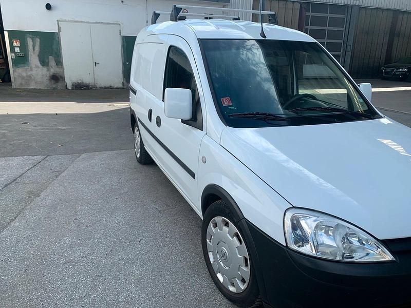 Usata Opel Combo 75 CV (55 kW) 2011 Bianco Monovolume