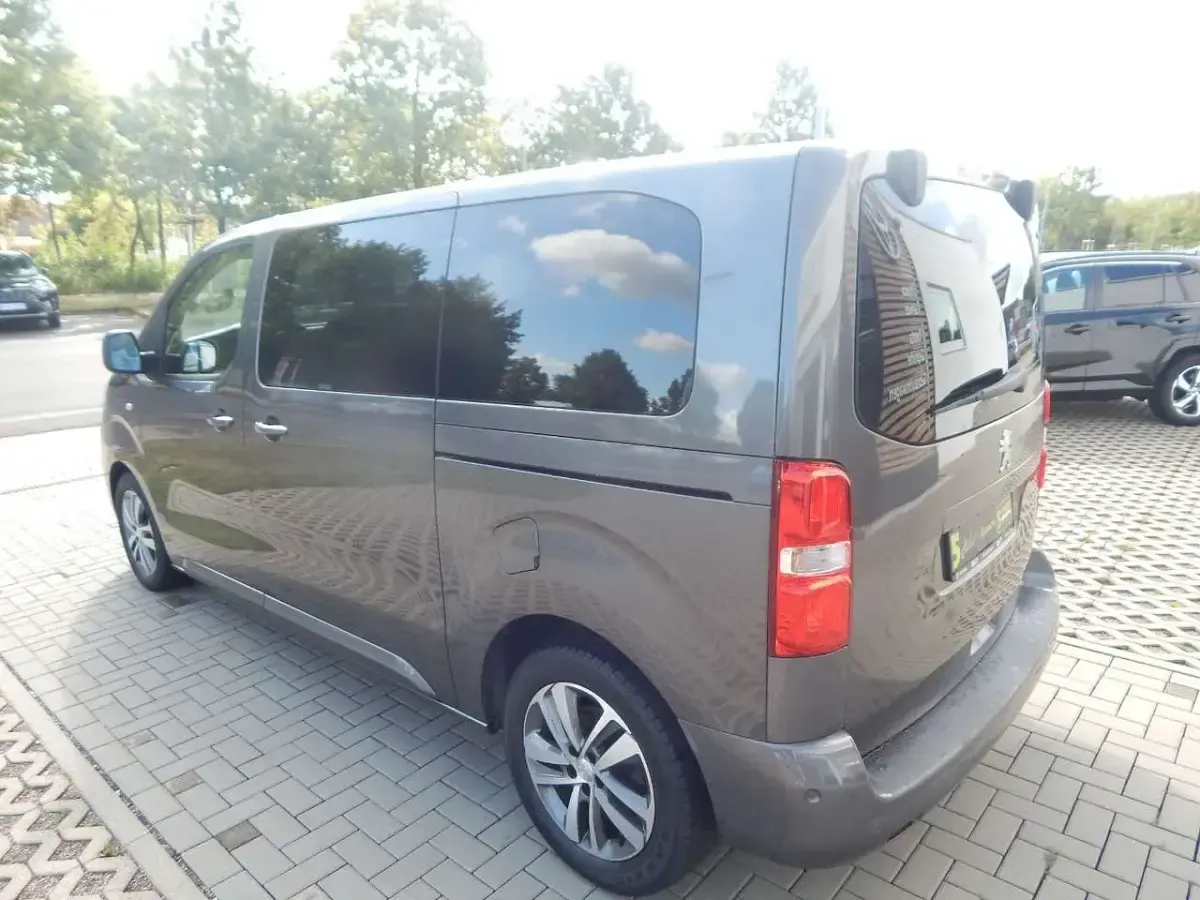 Gebraucht Peugeot Traveller Allure 150 PS (110 kW) 2017 Grau Van / Kleinbus