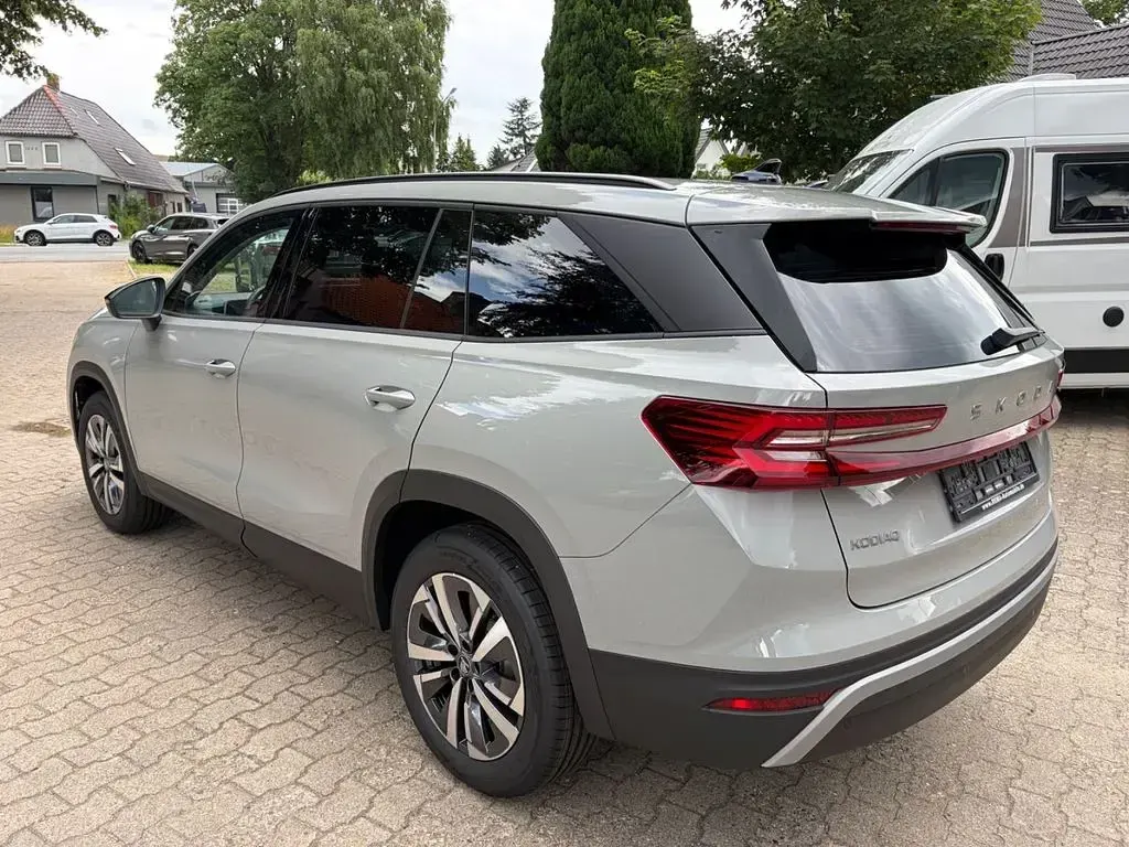 Neu Skoda Kodiaq Selection 150 PS (110 kW) 2026 Grau SUV