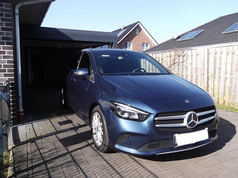 Blau Gebraucht 2020 Mercedes B180 Progressive Van / Kleinbus | 22.900 € (Guter Preis) - Bild 1/4