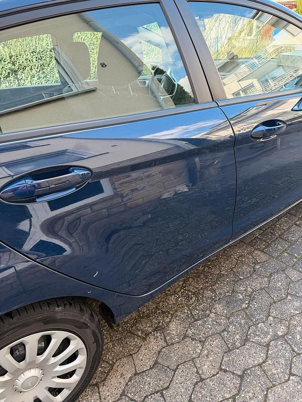 Gebraucht Ford Fiesta 60 PS (44 kW) 2013 Blau Kleinwagen