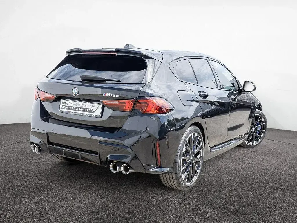 Gebraucht BMW M135 Performance 300 PS (220 kW) 2025 Schwarz Kleinwagen