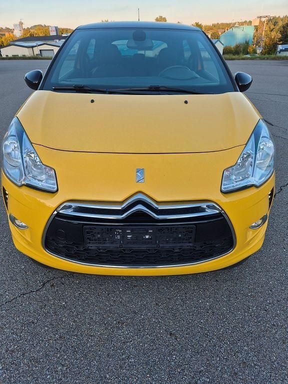 Gelb Gebraucht 2015 Citroën DS3 So Chic Kleinwagen | 8.490 € (Etwas zu teuer) - Bild 1/4
