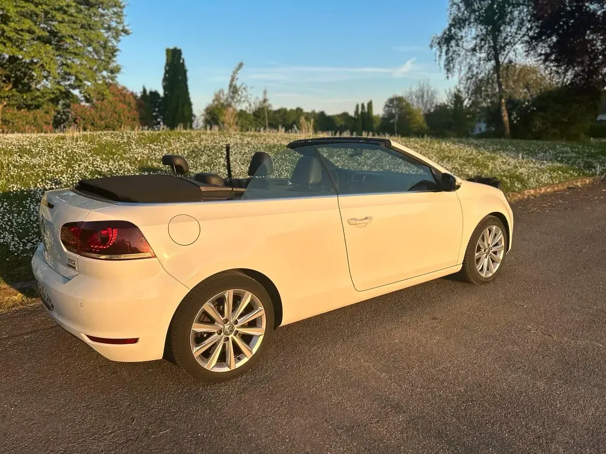 Gebraucht VW Golf 105 PS (77 kW) 2011 Weiß Cabrio