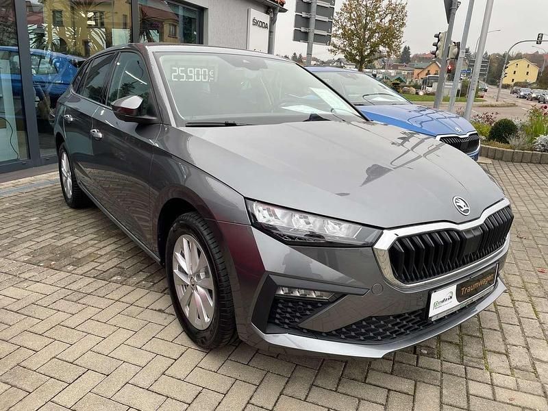 Graphite grau metallic Neu 2024 Skoda Scala Selection Kleinwagen | 24.200 € (Etwas zu teuer) - Bild 1/4