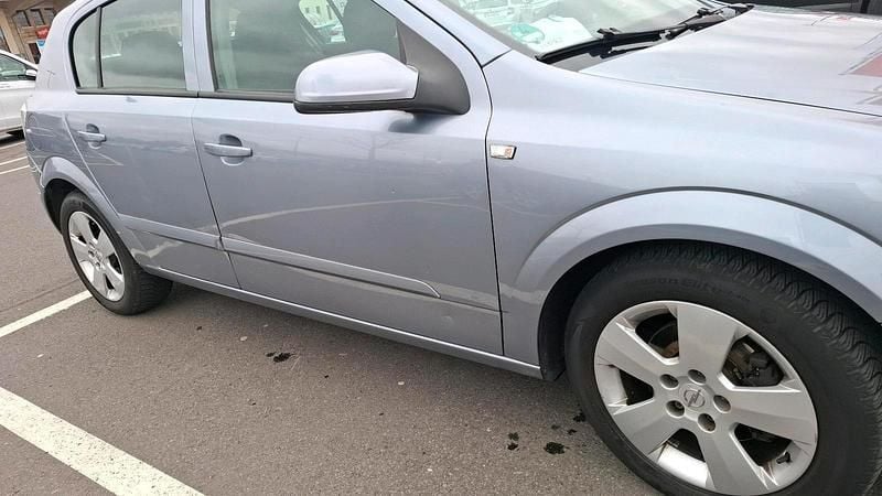 Gebraucht Opel Astra 125 PS (91 kW) 2005 Silber Kleinwagen