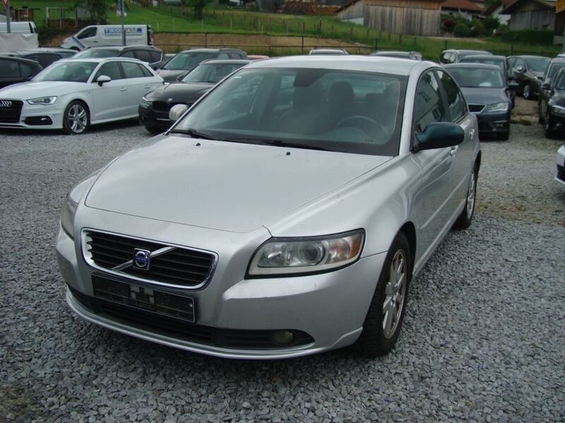 Silber Gebraucht 2008 Volvo S40 Momentum Limousine | 1.990 € (Superpreis) - Bild 1/4