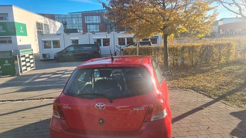 Gebraucht Toyota Yaris Cool 69 PS (50 kW) 2009 Rot Limousine