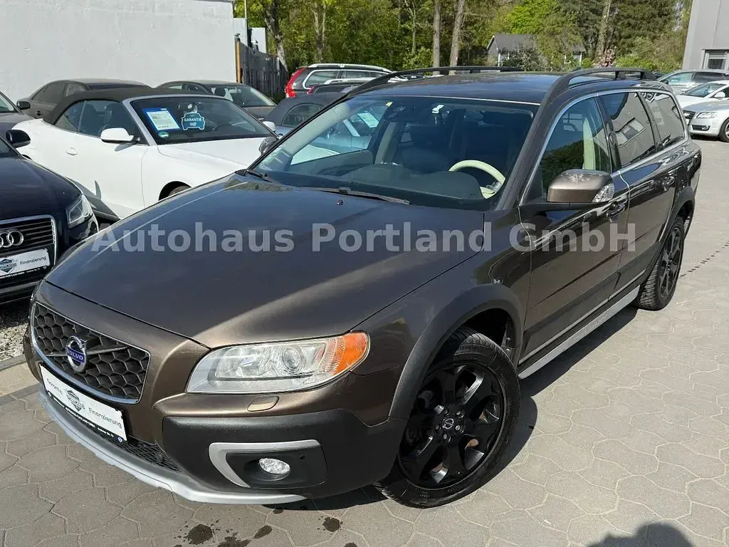 Gebraucht Volvo XC70 Summum 181 PS (133 kW) 2014 Braun Kombi