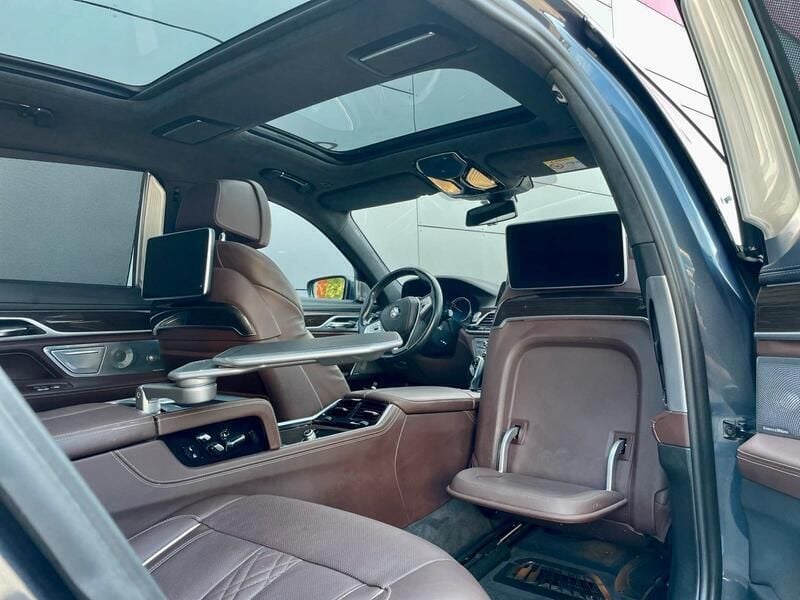 Grau Gebraucht 2019 BMW 740L Sport Line Limousine | 39.990 € (Superpreis) - Bild 1/4