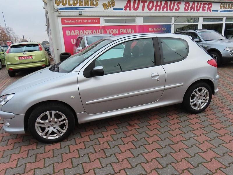 Gebraucht Peugeot 206 Tendance 88 PS (64 kW) 2005 Grau Kleinwagen