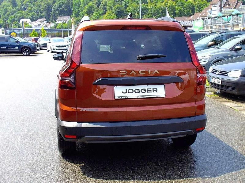 Neu Dacia Jogger Extreme 110 PS (80 kW) 2025 Terracottabraun metallic Van / Kleinbus