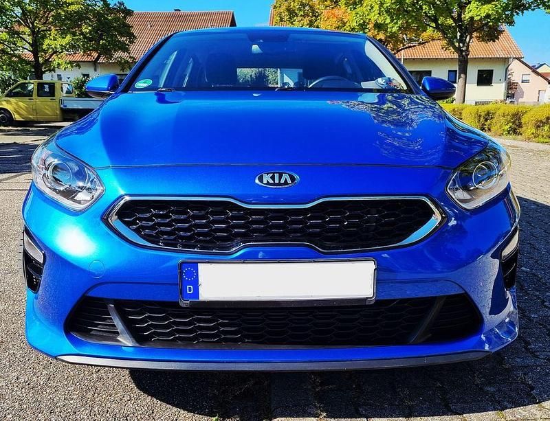 Blau Gebraucht 2020 Kia Ceed Best Limousine | 16.500 € (Fairer Preis) - Bild 1/4