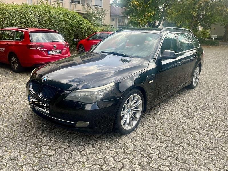 Gebraucht BMW 520 163 PS (119 kW) 2010 Schwarz Kombi
