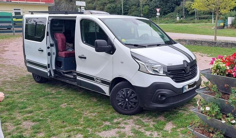 Gebraucht Renault Trafic Expression 145 PS (106 kW) 2018 Weiß Van / Kleinbus