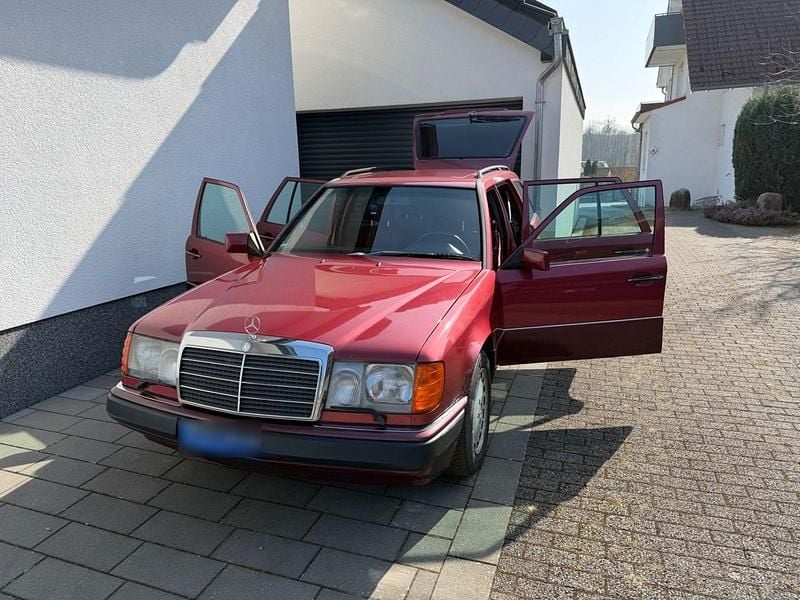 Gebraucht Mercedes E230 132 PS (97 kW) 1992 Rot Kombi