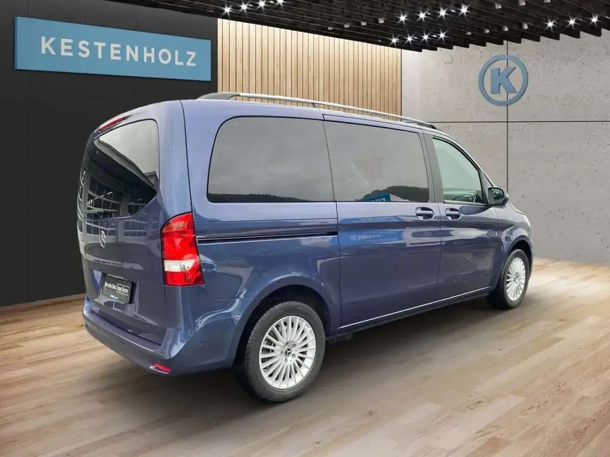 Gebraucht Mercedes V220 163 PS (119 kW) 2025 Sodalithblau met. Van / Kleinbus