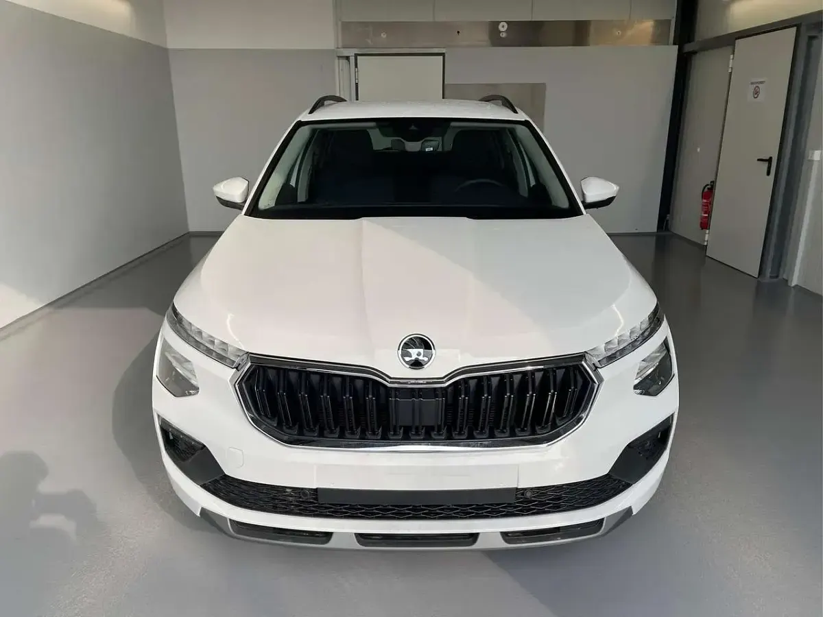 Neu Skoda Kamiq Selection 116 PS (85 kW) 2026 [9p9p] candy white SUV