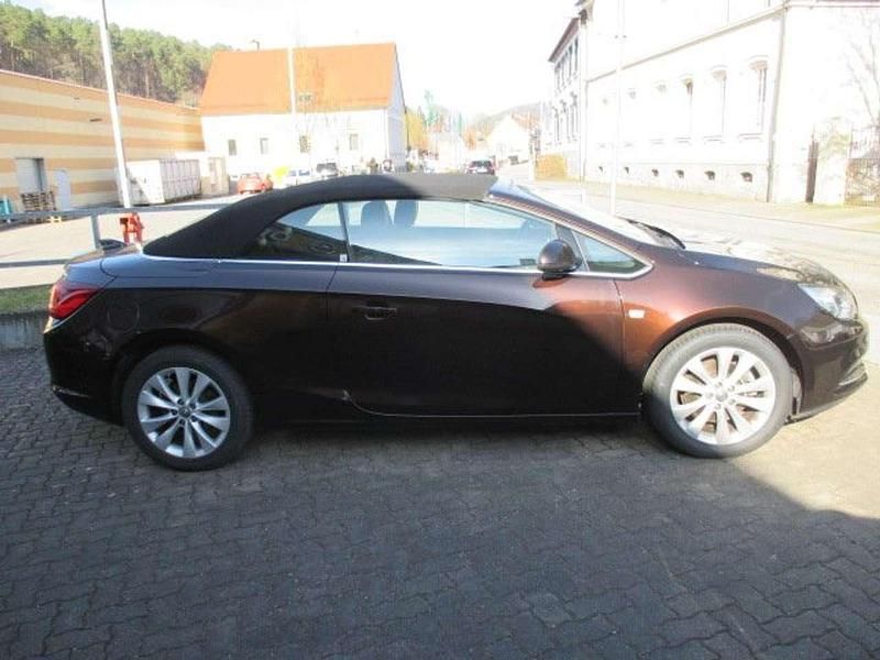 Gebraucht Opel Cascada Innovation 170 PS (125 kW) 2016 Mahogany brown Cabrio