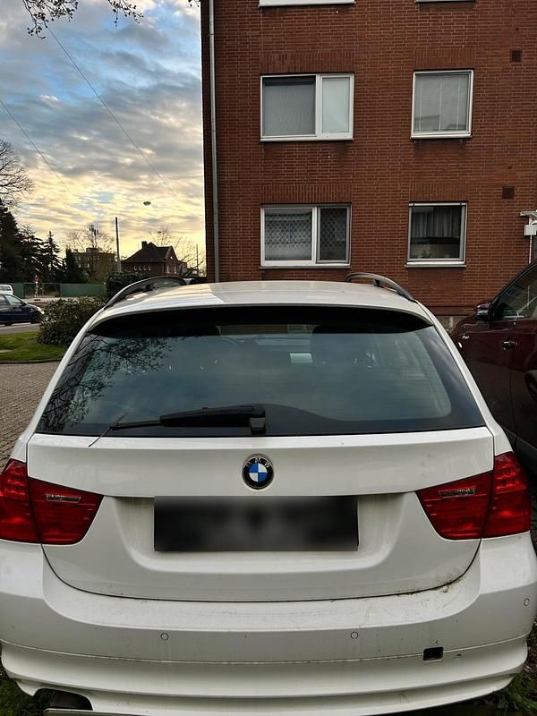 Gebraucht BMW 318 143 PS (105 kW) 2010 Weiß Kombi