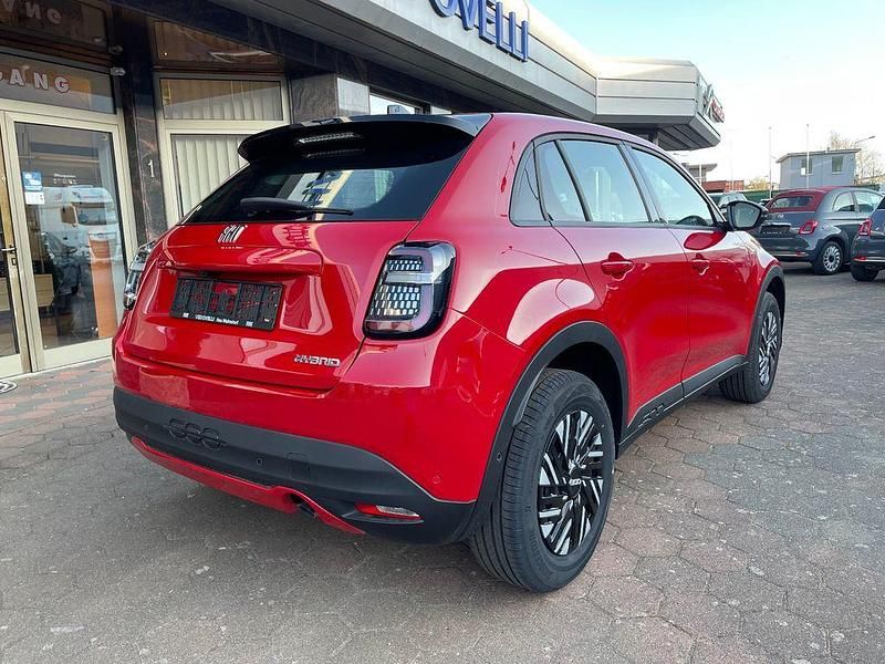 Gebraucht Fiat 600 101 PS (74 kW) 2024 Rot SUV