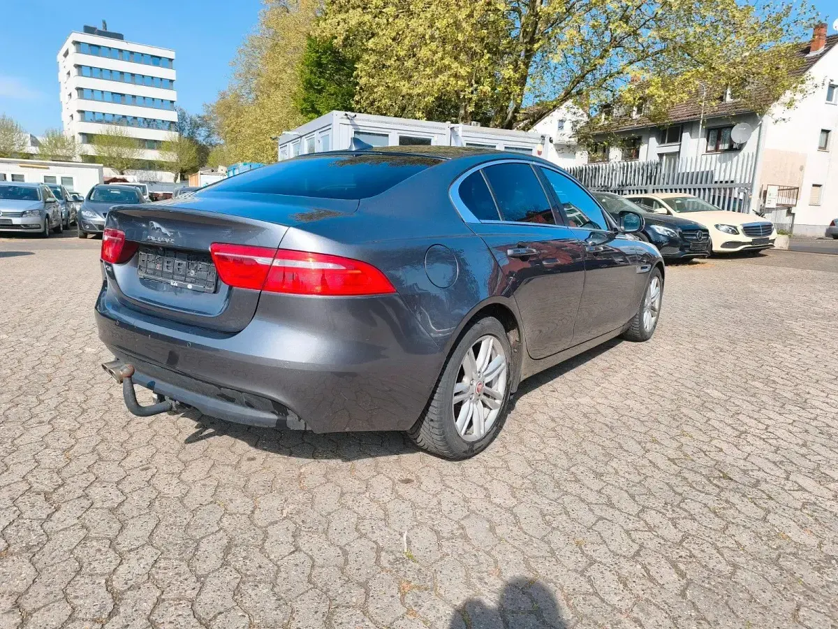 Gebraucht Jaguar XE Prestige 179 PS (131 kW) 2015 Grau Limousine