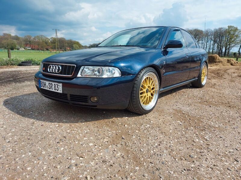Blau Gebraucht 1996 Audi A4 Sport Limousine | 6.999 € - Bild 1/4