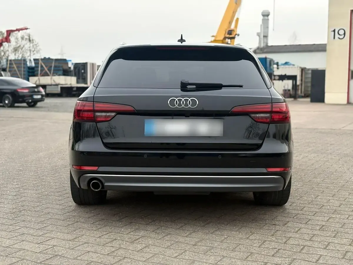 Używany Audi A4 Performance 150 KM (110 kW) 2018 Czarny Kombi
