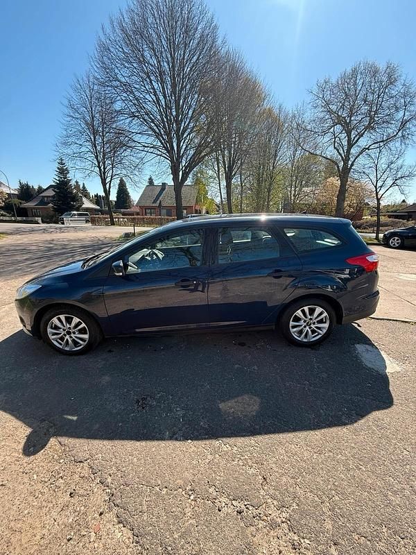 Używany Ford Focus 101 KM (74 kW) 2014 Niebieski Kombi