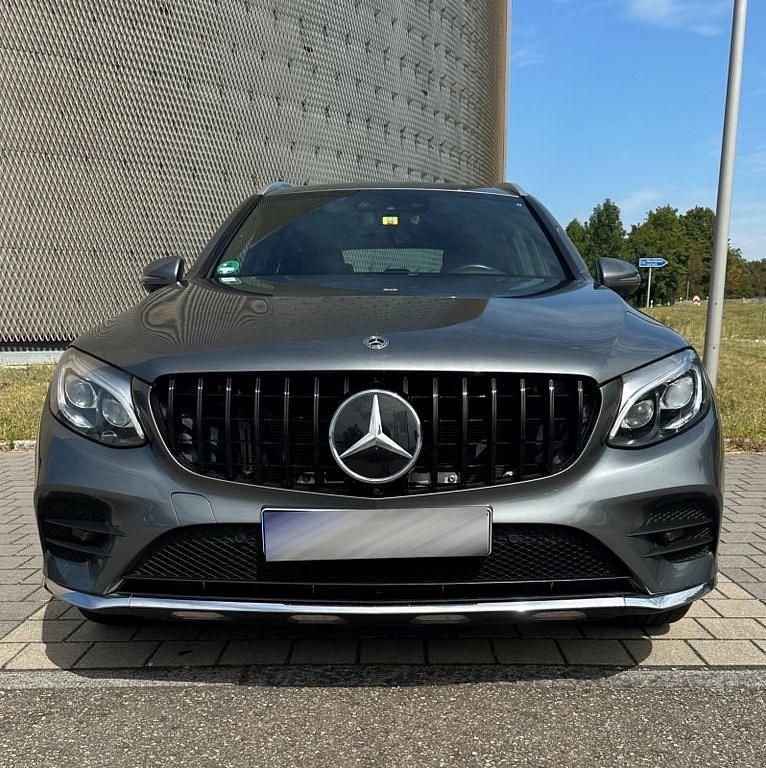 Grau Gebraucht 2017 Mercedes GLC350 AMG line SUV | 29.500 € (Guter Preis) - Bild 1/4